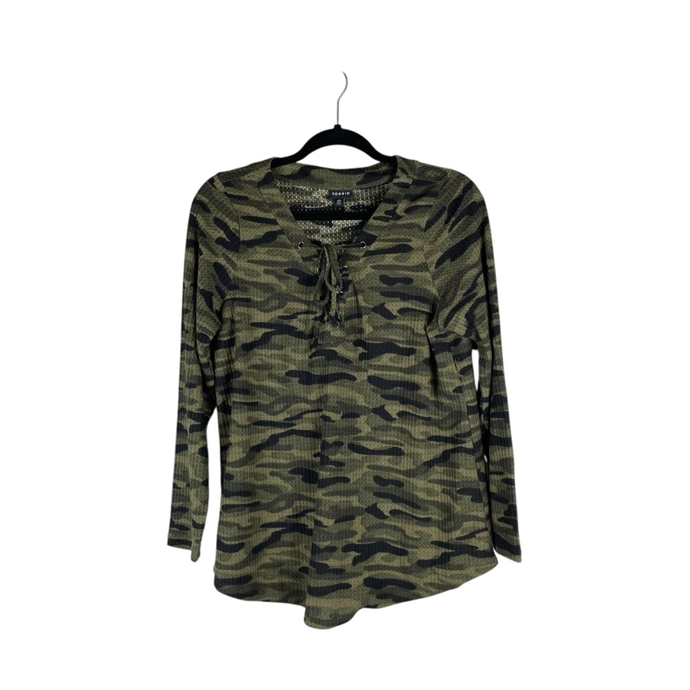 Torrid Green Camouflage Waffle Knit Henley Top size 00X (Medium/Large)